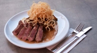Hagymás rostélyos (rib-eye), steak burgonya