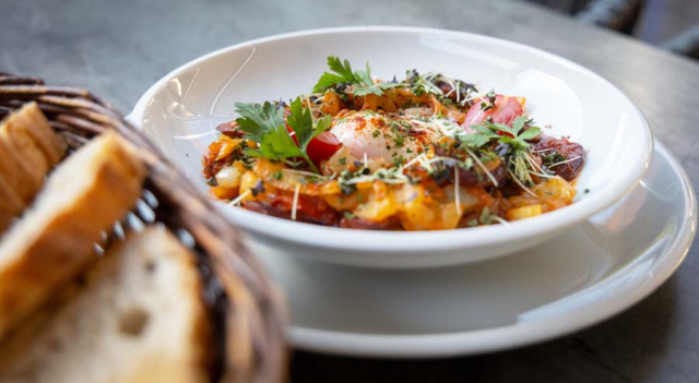 „Lecsó” (Hungarian stewed peppers and tomatoes) with sausage, sous-vide egg and sourdough bread